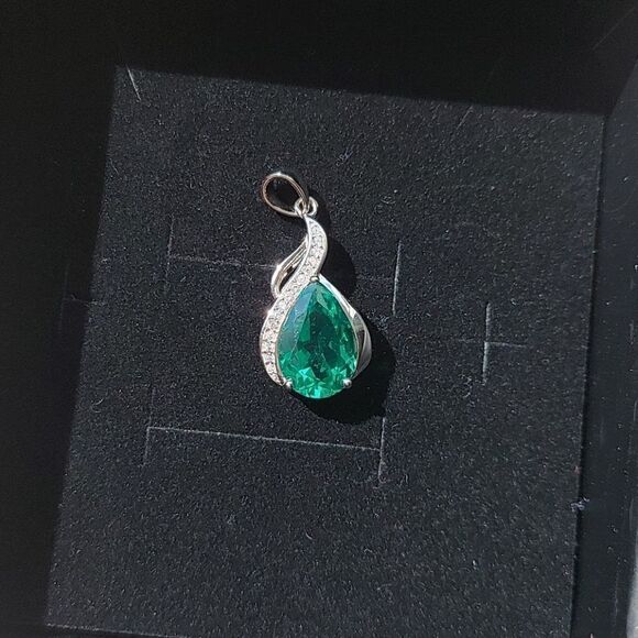 2.7 Carat Emerald Sterling Pendant - Picture 3 of 8